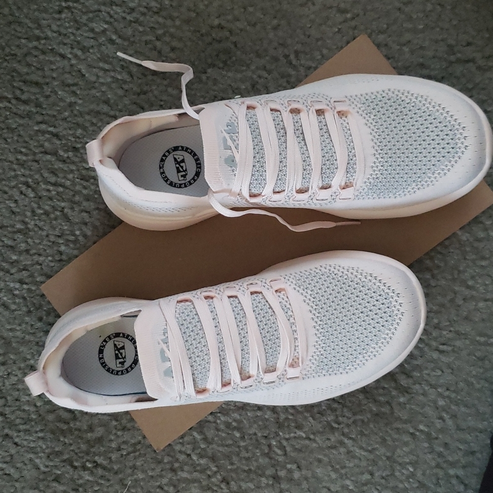 APL sport shoes